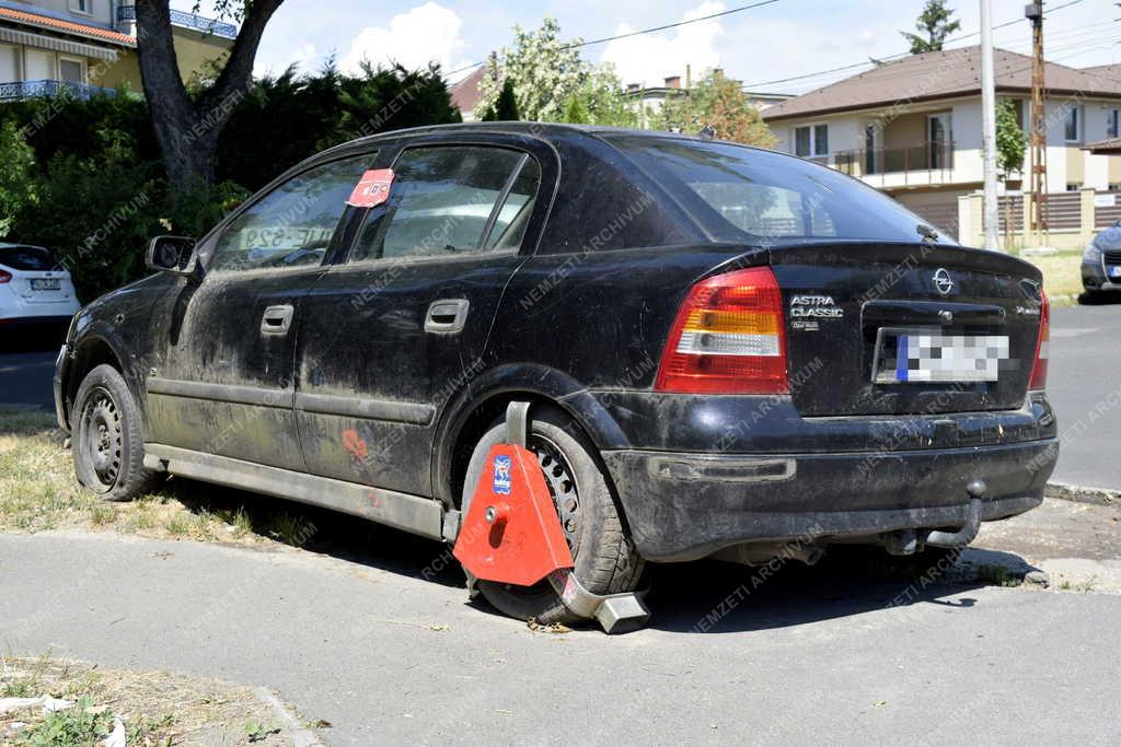 Közlekedés - Budapest - Gépjármű kerékbilincs