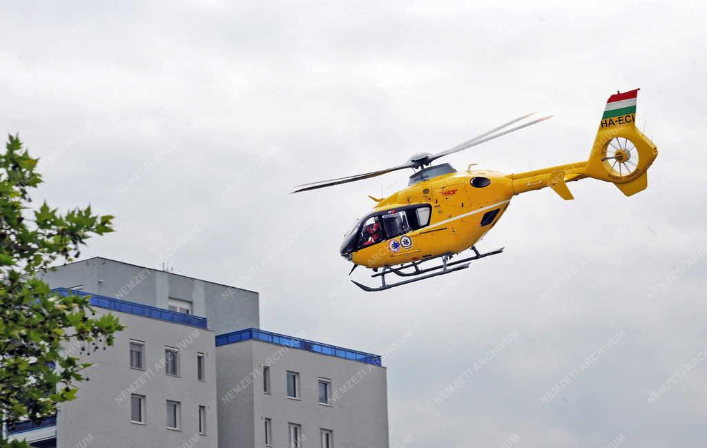 Mentőszolgálat - Debrecen -  EC135 típusú mentőhelikopter