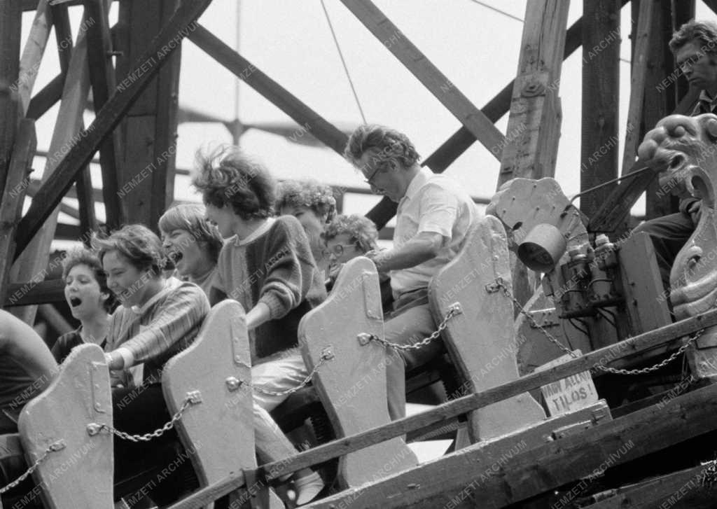 Életkép - Szabadidő -  Budapesti Vidámparkban