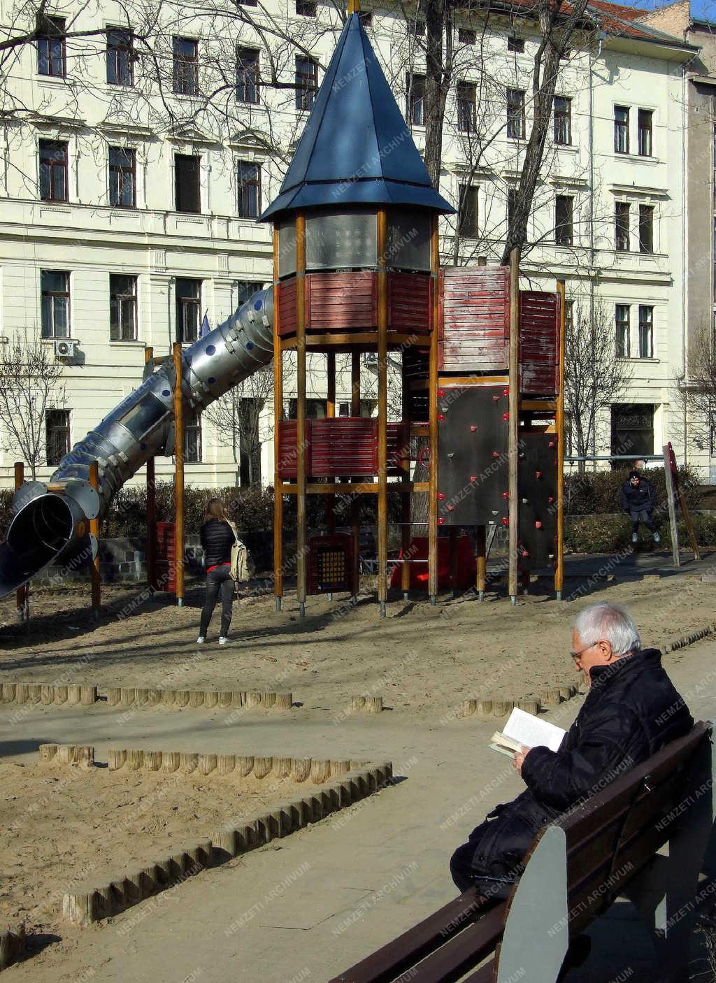 Városkép - Budapest - A Markusovszky tér játszótere