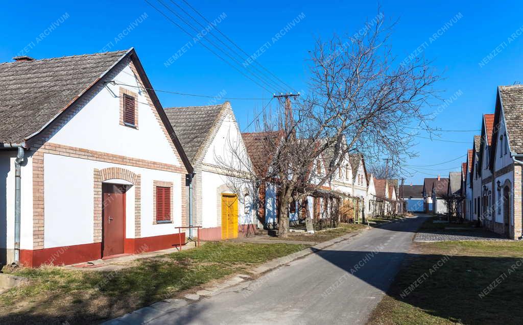 Városkép - Hajós - Pincefalu