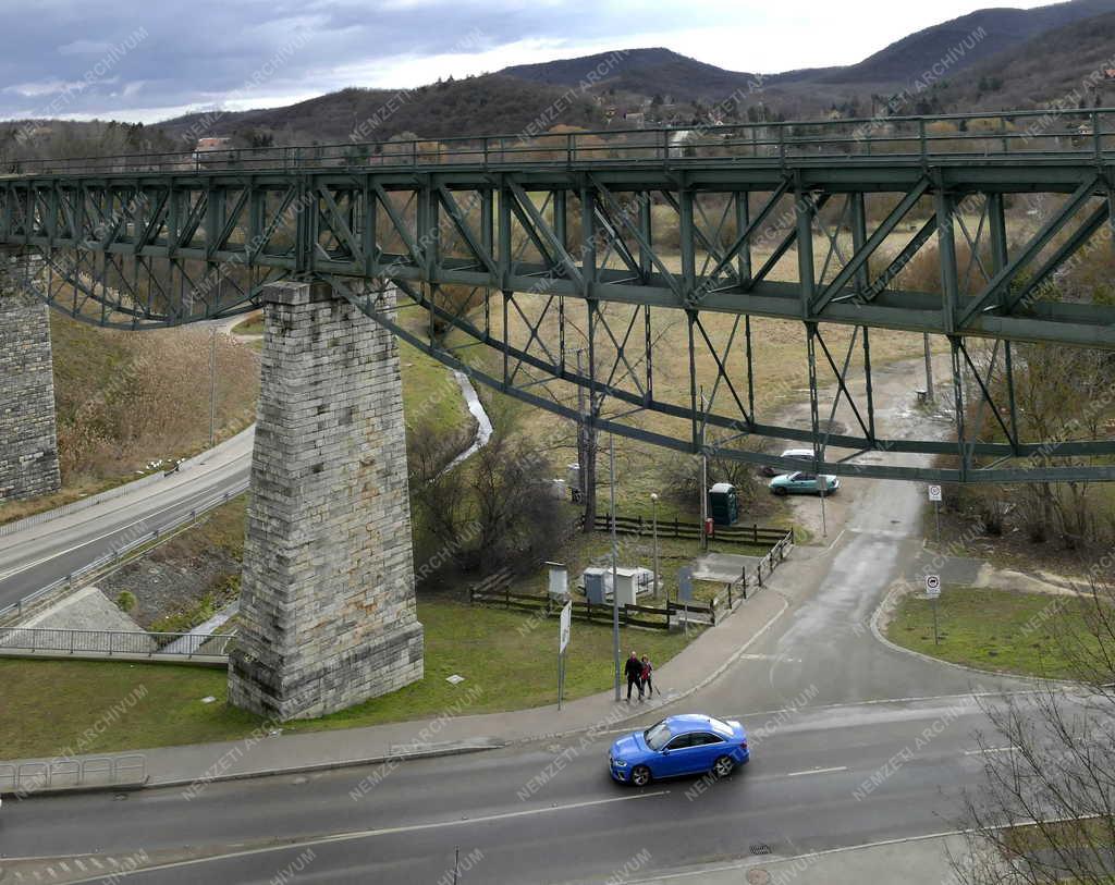 Közlekedés - Biatorbágyi egykori vasúti viadukt