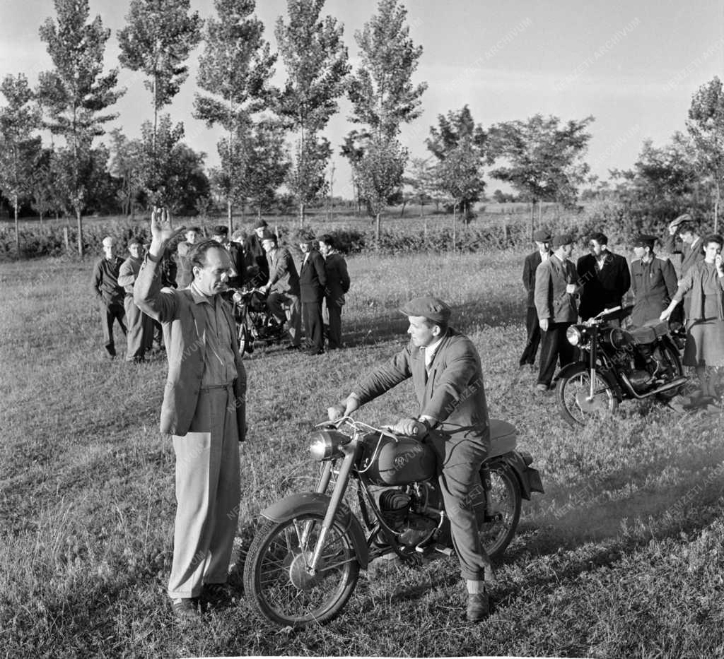 Oktatás - Motorvezető tanfolyam Mórahalmon