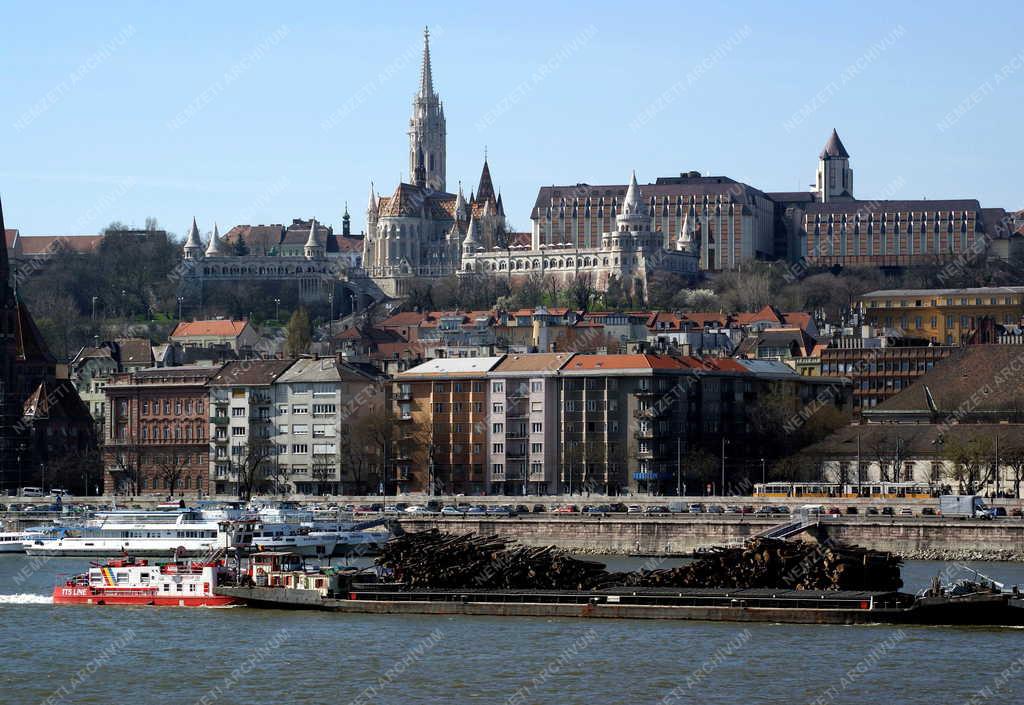 Közlekedés - Budapest - Vízi teherszállítás a Dunán