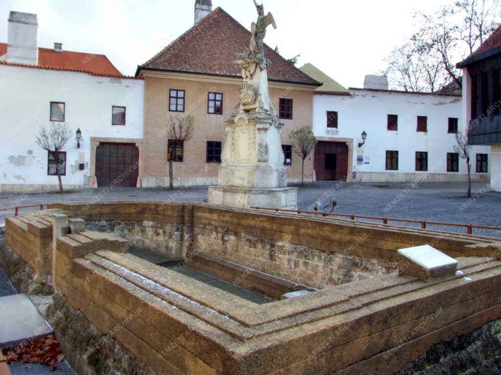 Műemlék - Árpád-kori templom maradványa Győrben