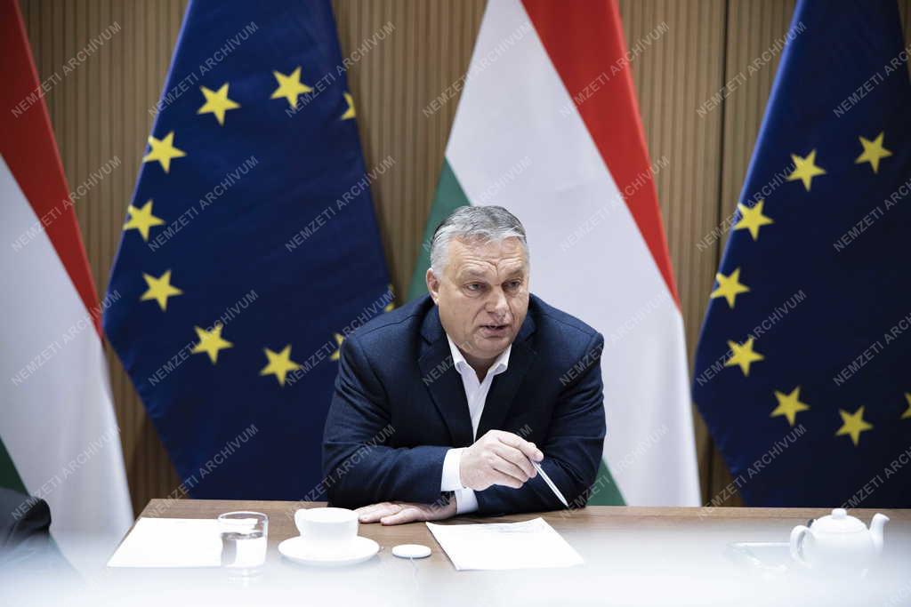 Orbán Viktor az EU-csúcsot előkészítő videókonferencián vett részt