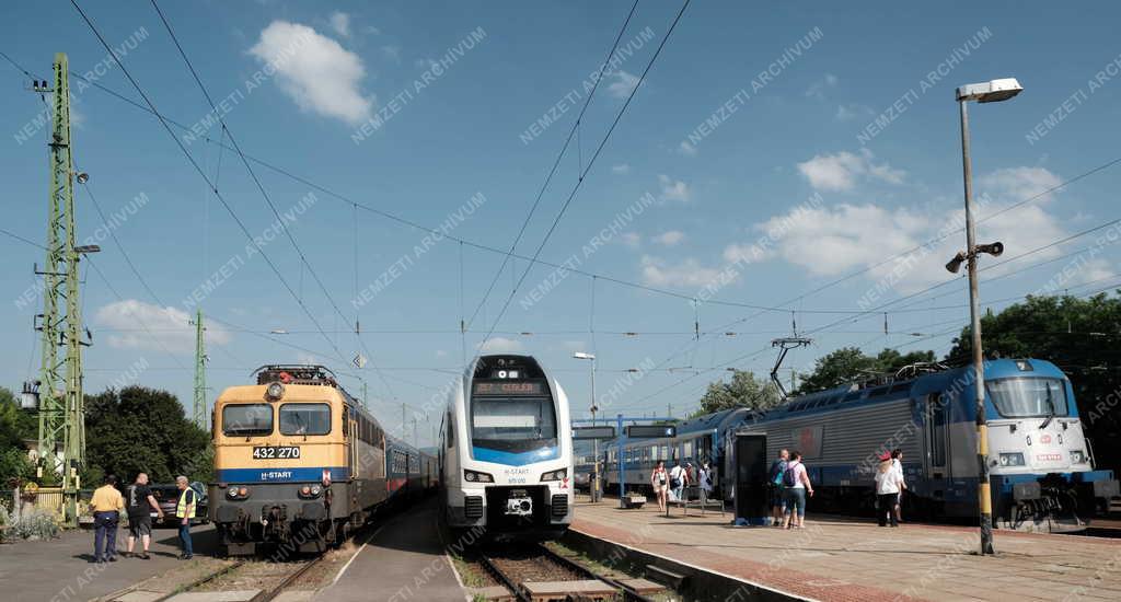 Közlekedés - Stadler KISS emeletes villamos motorvonat a Dunakanyarban