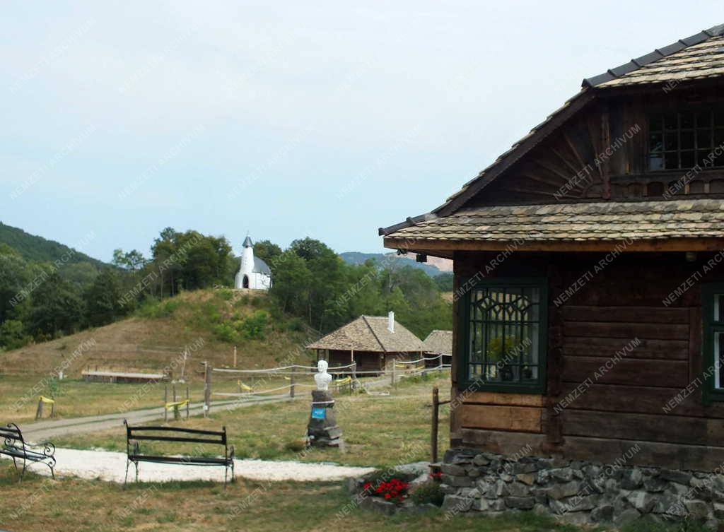 Épület - Verőce - Kárpátaljai faházak a Lósi-völgyben