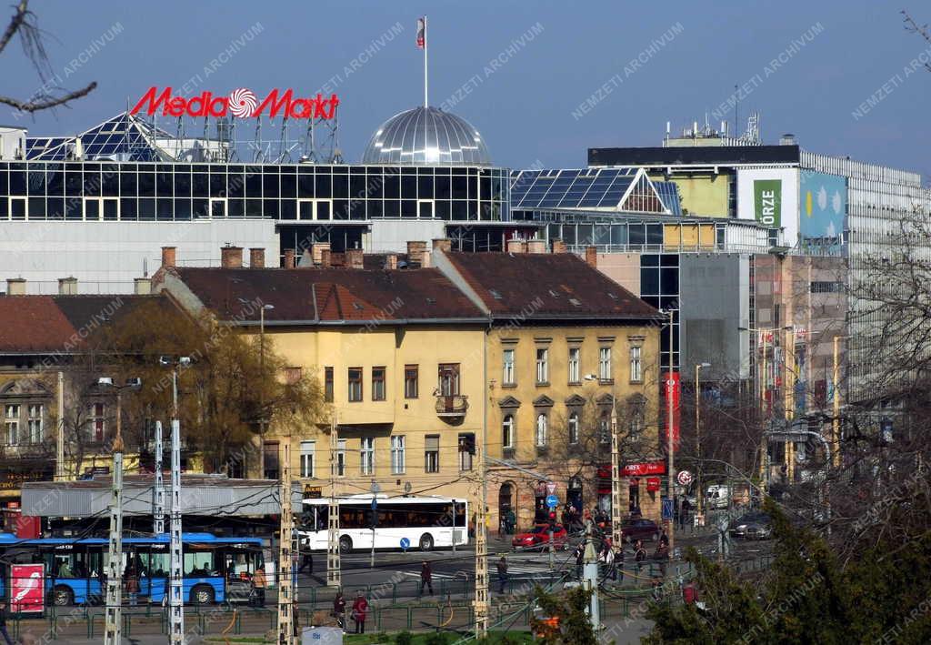 Városkép - Budapest - A Széll Kálmán tér északi oldala 