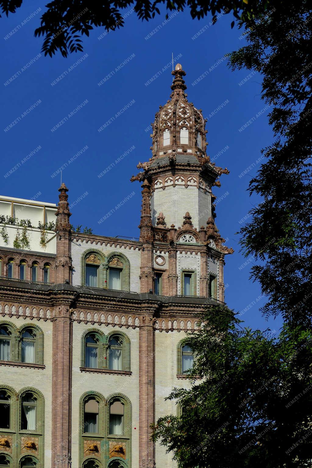 Műemlék épület - Budapest - A Párisi Udvar Hotel Budapest