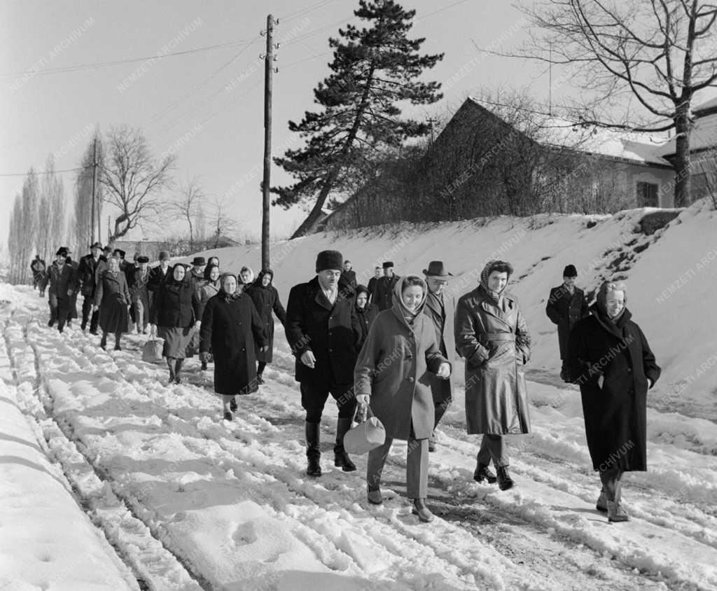 Szabadidő - Termelőszövetkezeti gazdák üdülnek Miskolctapolcán