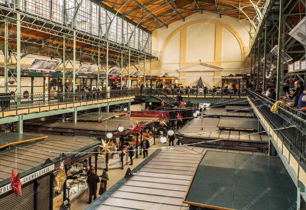 Kereskedelem - Budapest - Megújult a Hold Utcai Vásárcsarnok