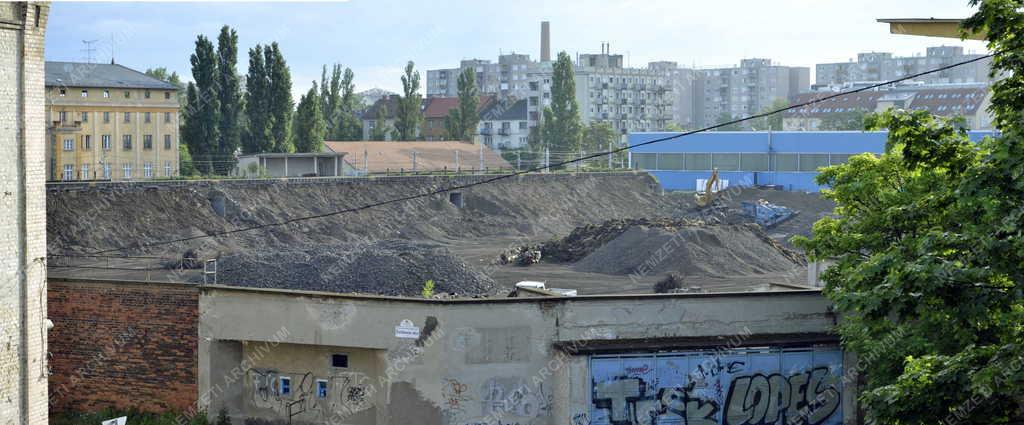 Épületbontás - Budapest - Bontják a Hidegkuti Nándor Stadiont