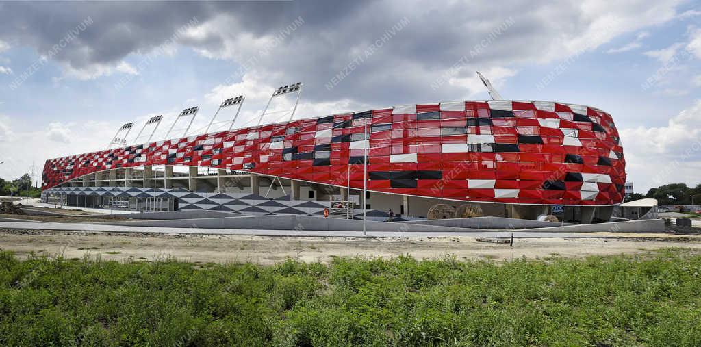 Építőipar - Budapest - Épül a Bozsik Stadion 