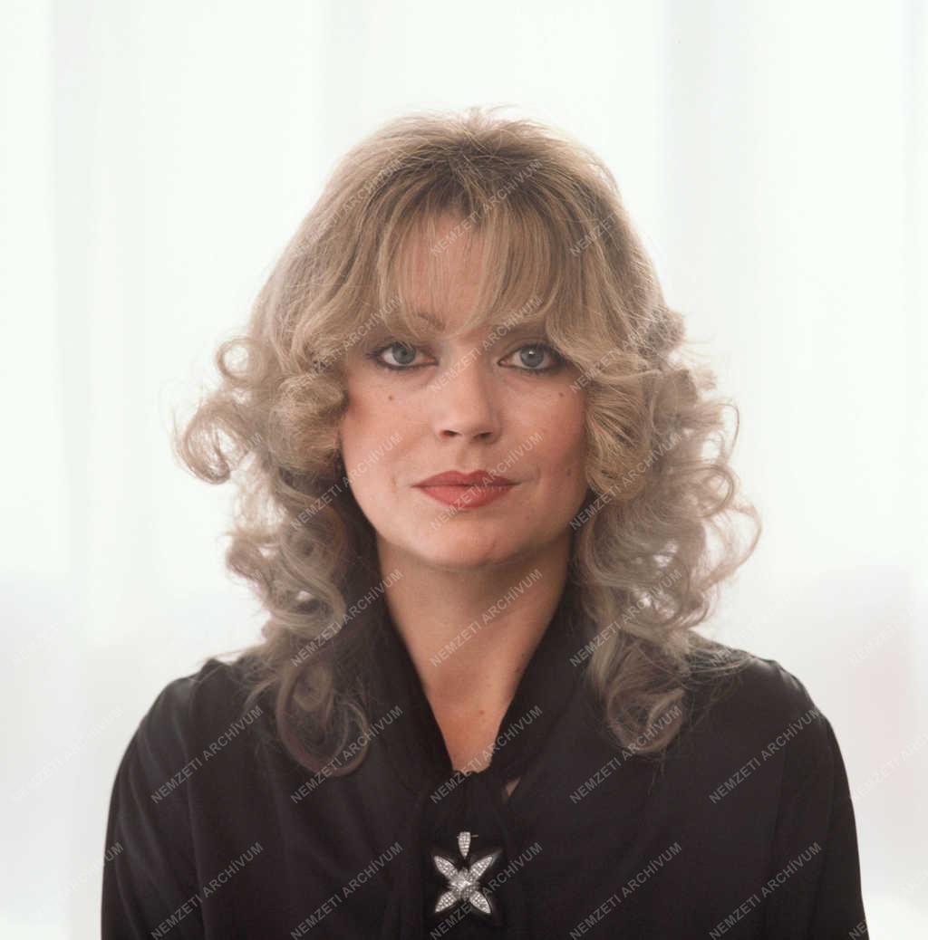 Színház - Moór Marianna