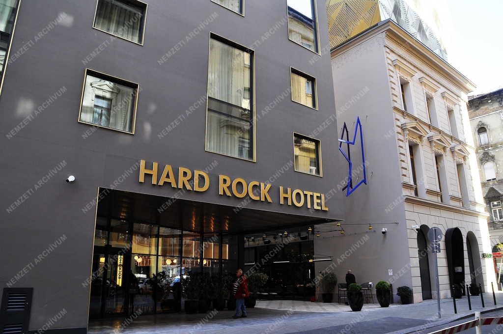 Idegenforgalom - Megnyílt az ötcsillagos Hard Rock Hotel Budapest