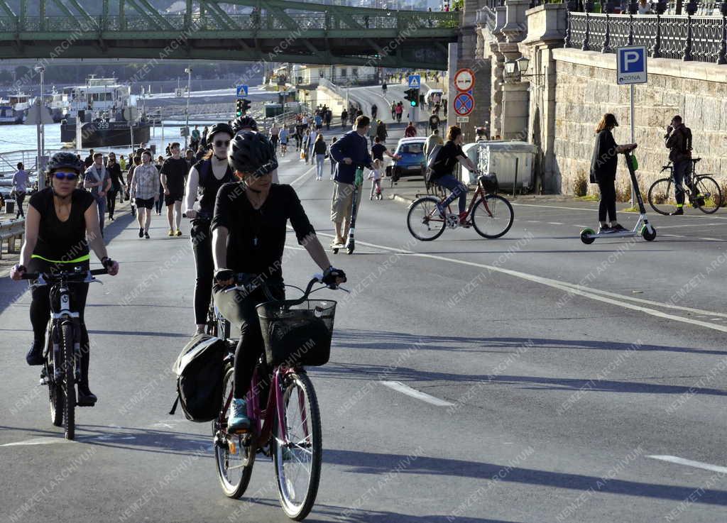 Közlekedés - Budapest - Hétvégére autómentes a pesti alsó rakpart