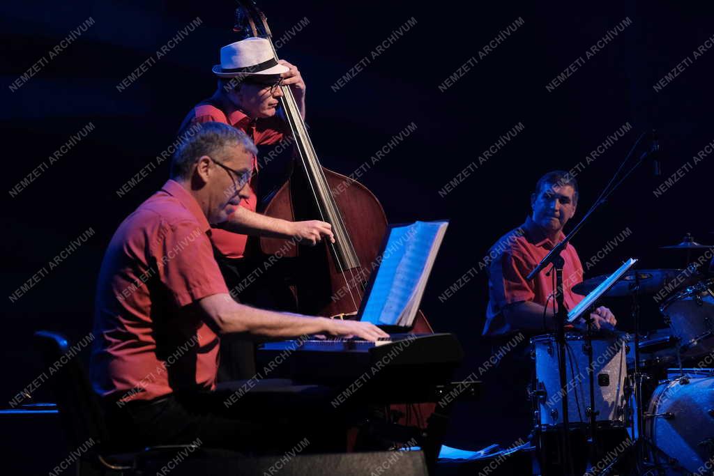 Kultúra - Benkó Dixieland Band koncert a Városmajori Szabadtéri Színpadon