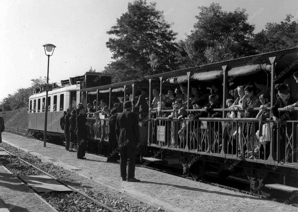 Közlekedés - Úttörővasút a Ságvári-ligetben