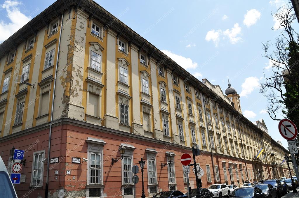 Közigazgatás - Budapest Főváros Önkormányzata Főpolgármesteri Hivatal 