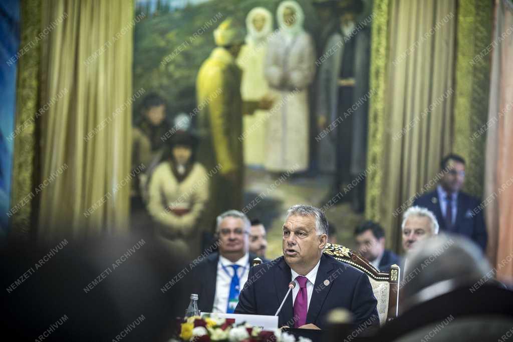 Orbán Viktor Kirgizisztánban