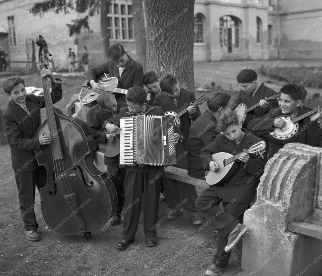 Állami gondozás - A zalacsányi Csányi László Nevelőotthon