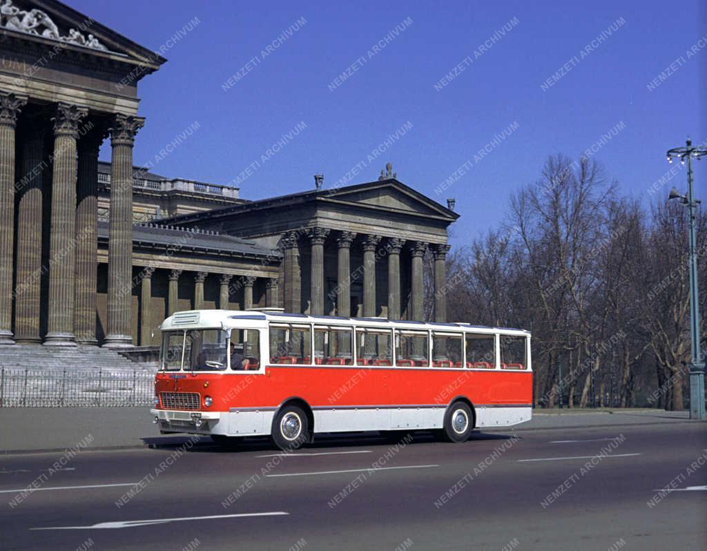 Közlekedés - Ikarus 557 panoráma autóbusz