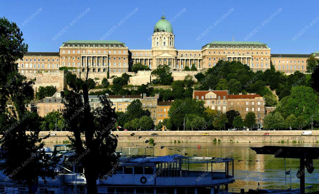 Városkép - Budapest - A Budavári Palota a Dunával