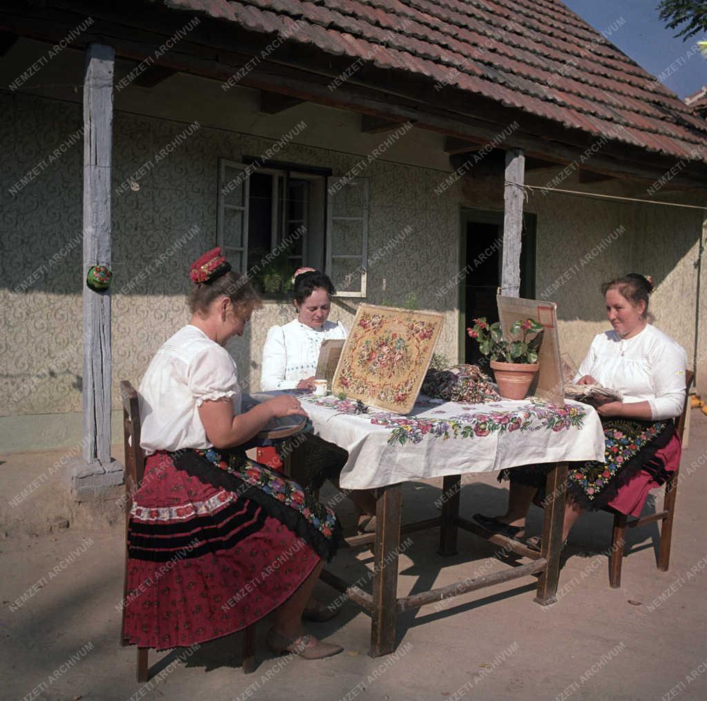 Néphagyomány - Zsámboki Gobelin Háziipari Termelőszövetkezet 