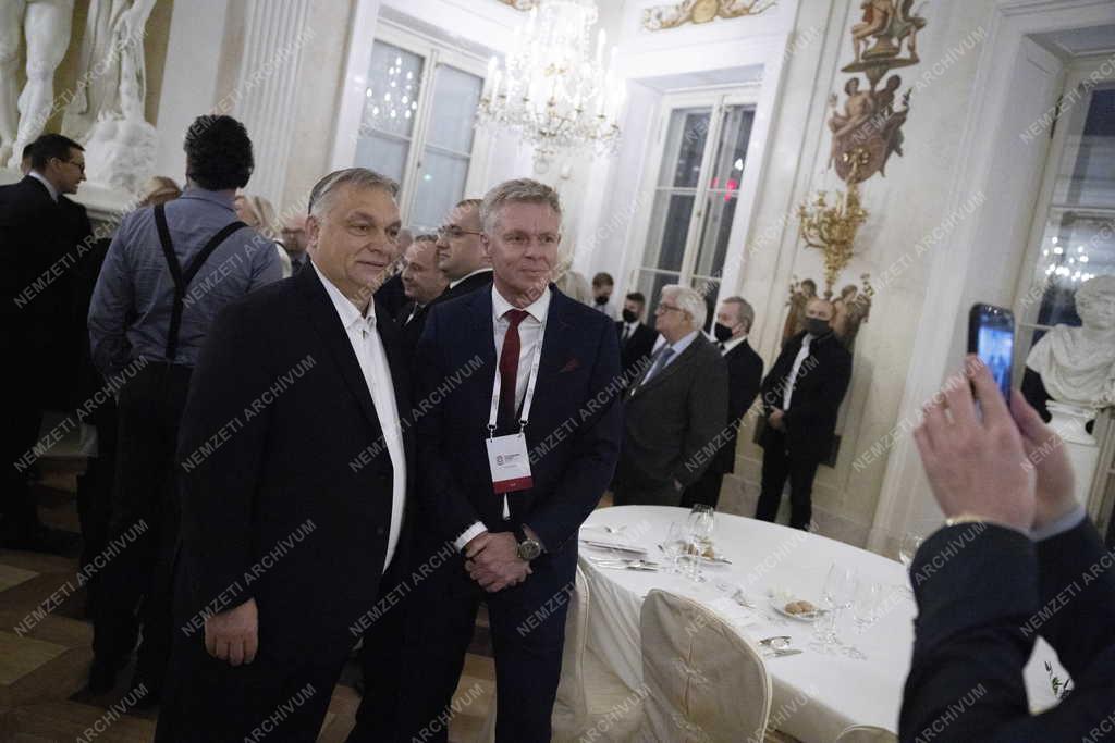 Orbán Viktor Varsóban