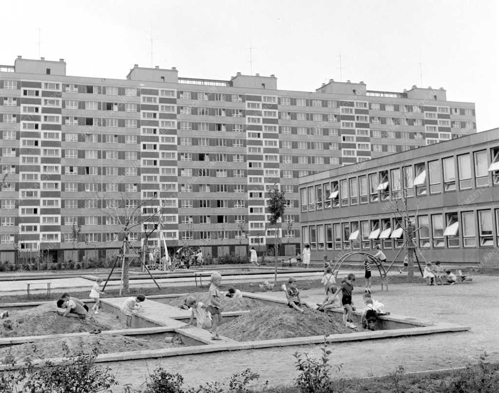 Városfejlesztés - Kelenföldi lakótelep - Játszótér