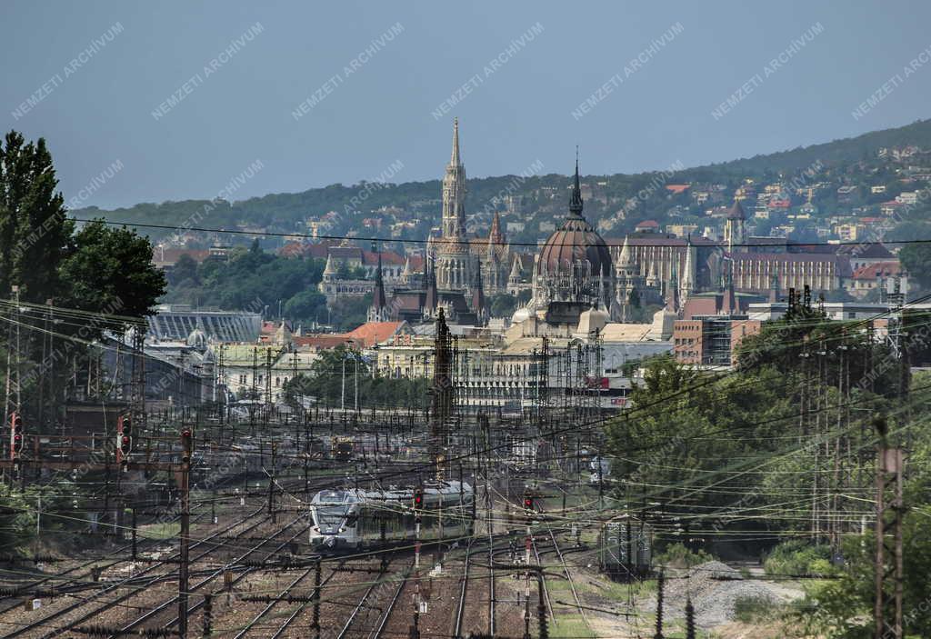 Közlekedési létesítmény - Budapest - A Nyugati pályaudvar