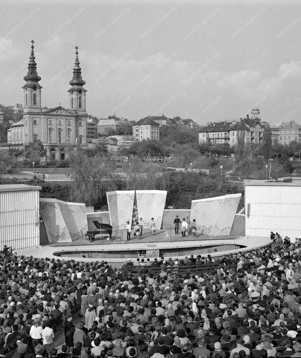 Ünnep - Május elseje Budapesten 