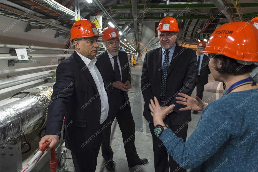 Orbán Viktor a genfi CERN-központban