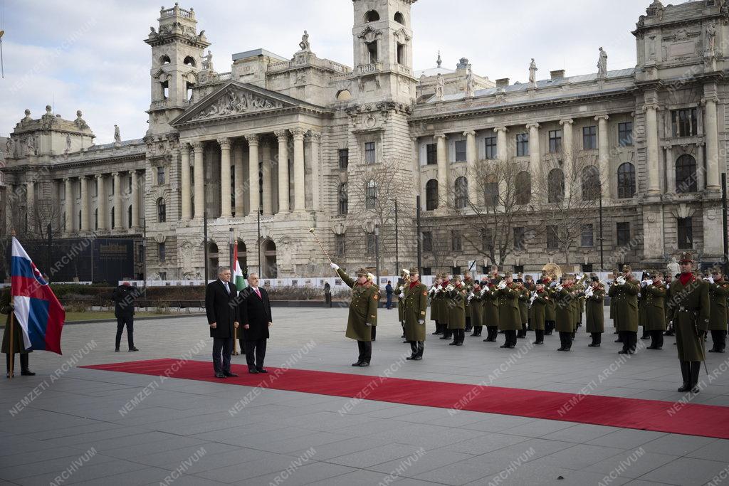 Orbán Viktor fogadta Robert Ficót