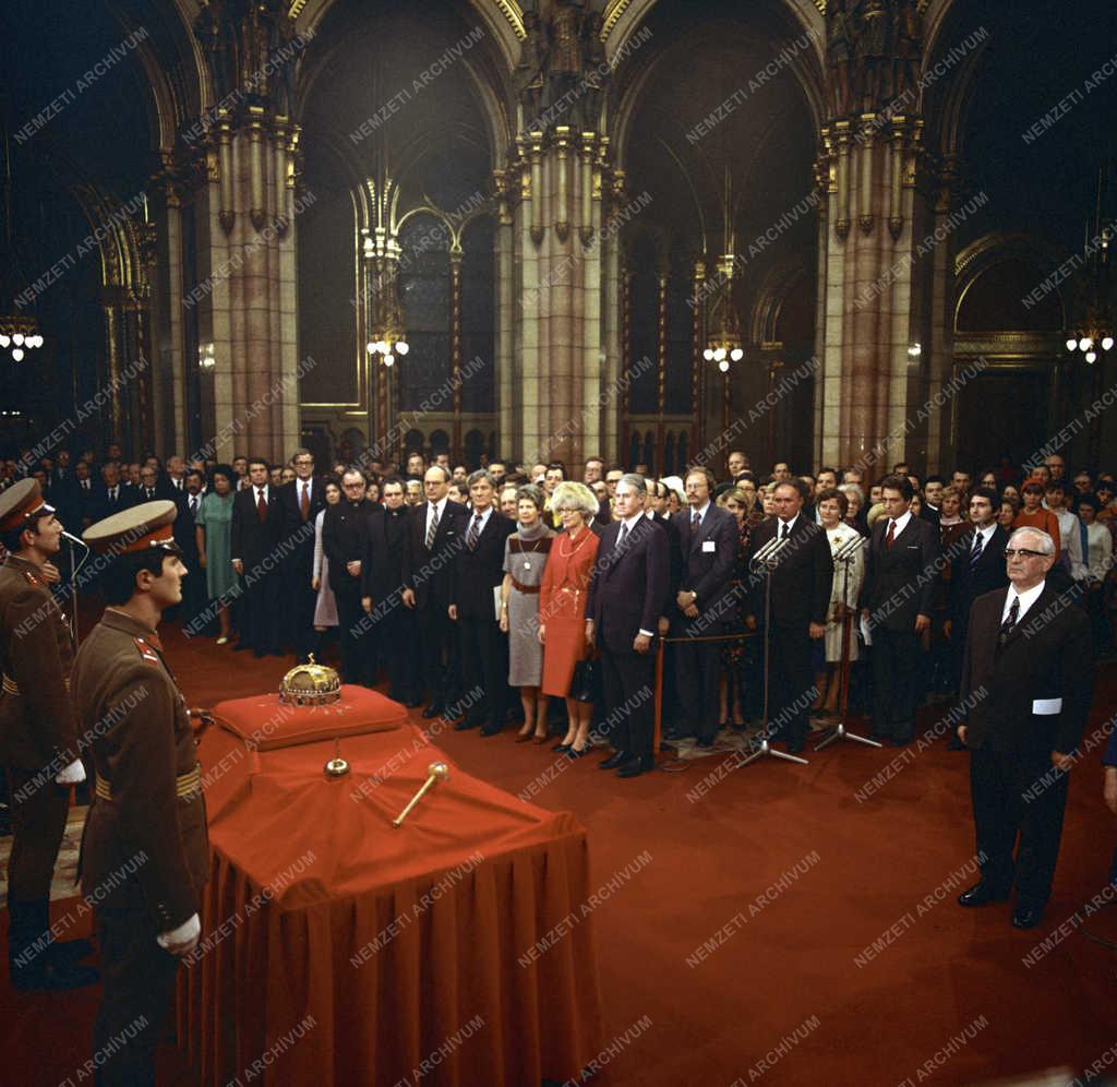 Külkapcsolat - A Szent Korona átadási ünnepsége a Parlamentben