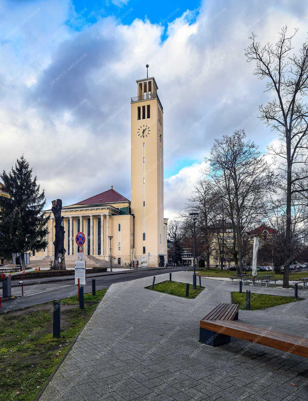 Egyház - Debrecen - Felújított Egyetemi Református Templom