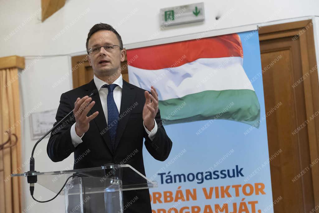 EP-választás - Szijjártó Péter lakossági fóruma Veresegyházon