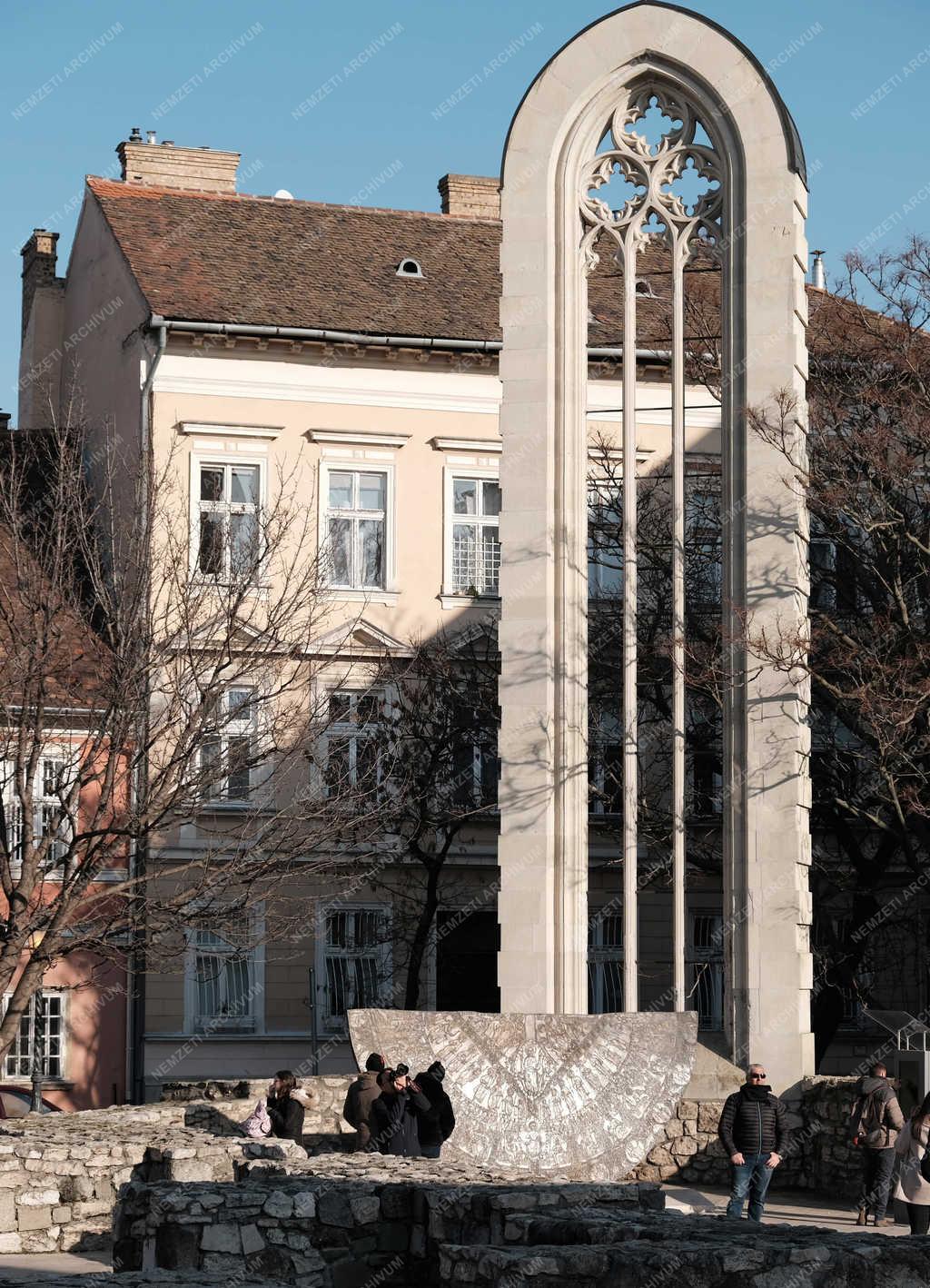 Városkép - Budapest - Mária Magdolna középkori műemlék templom romja