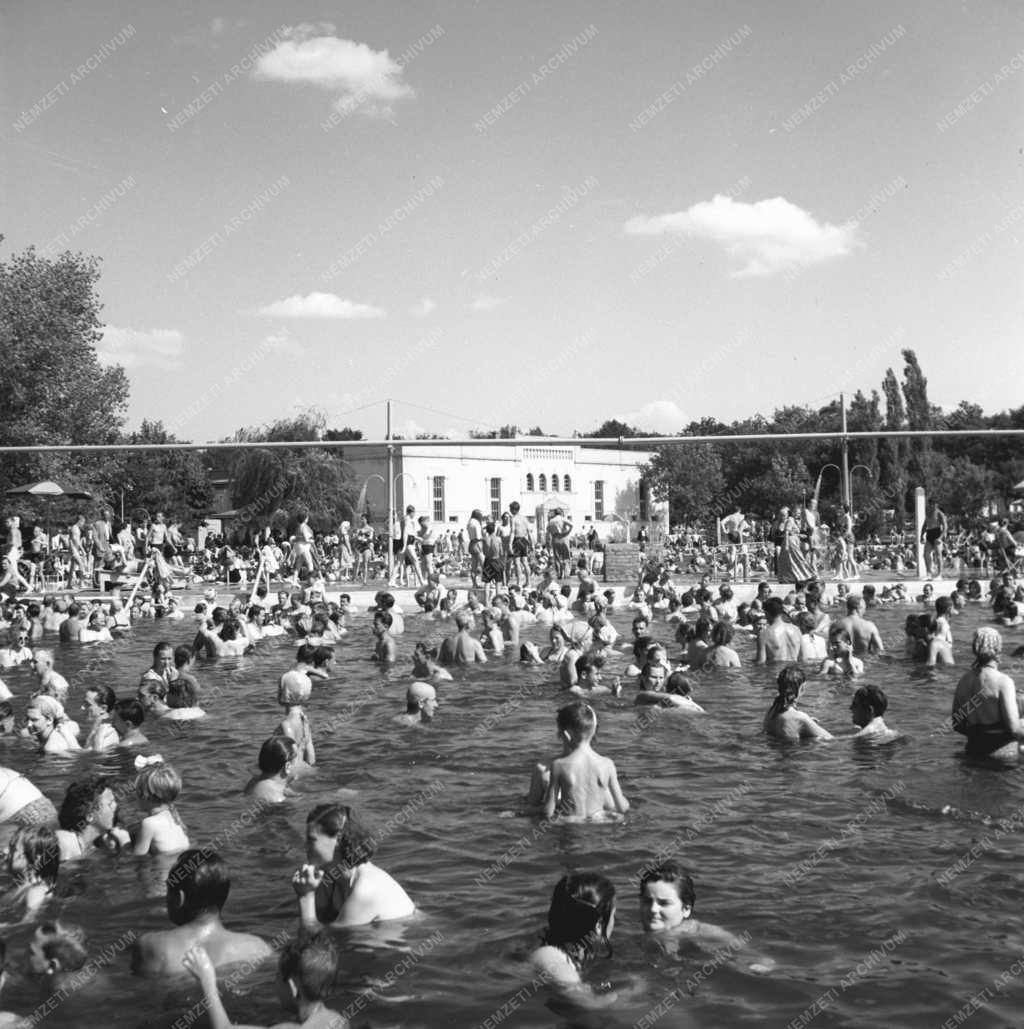 Városok - A hajdúszoboszlói strand madártávlatból