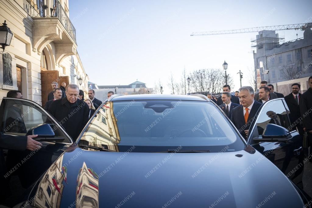 A török elnök Budapesten