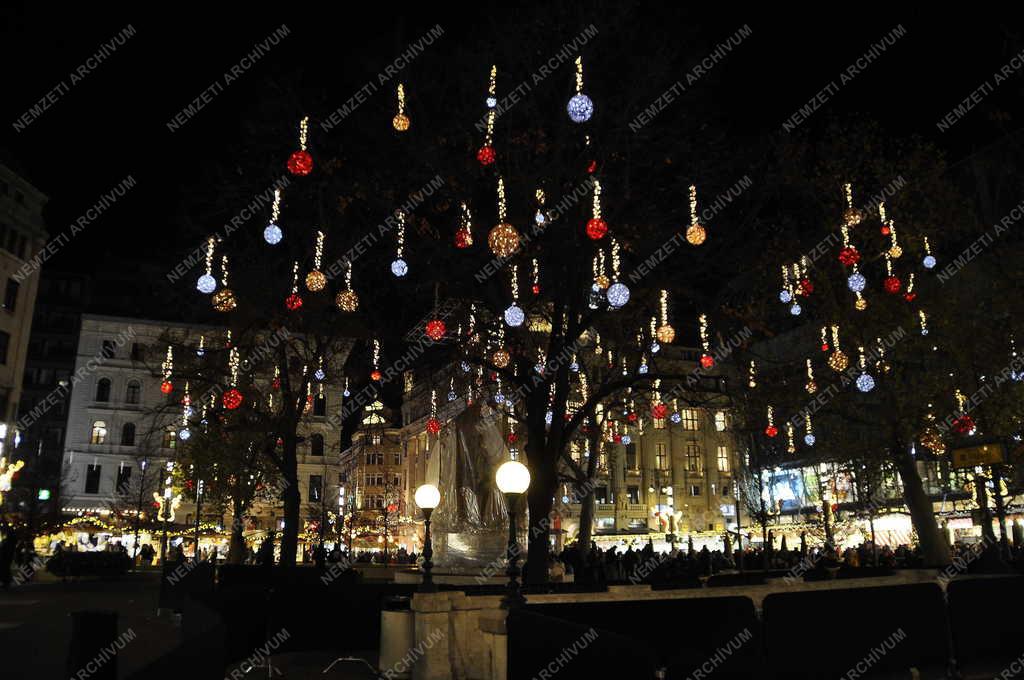 Ünnep - Budapest - Adventi díszkivilágítás