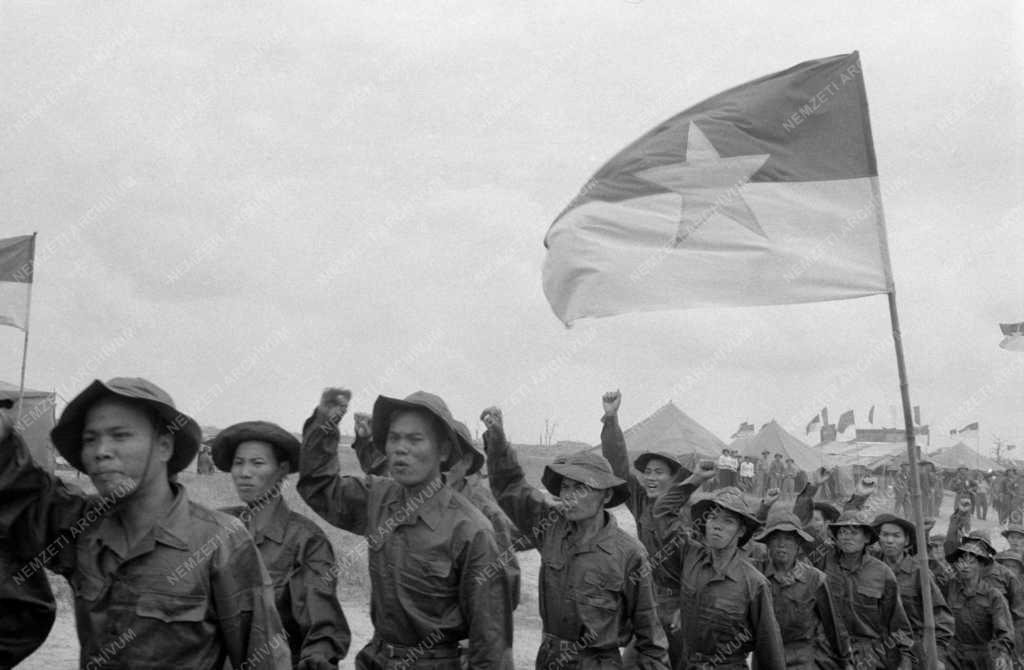 Vietnami háború - Foglyok átadása Quang Tri tartományban