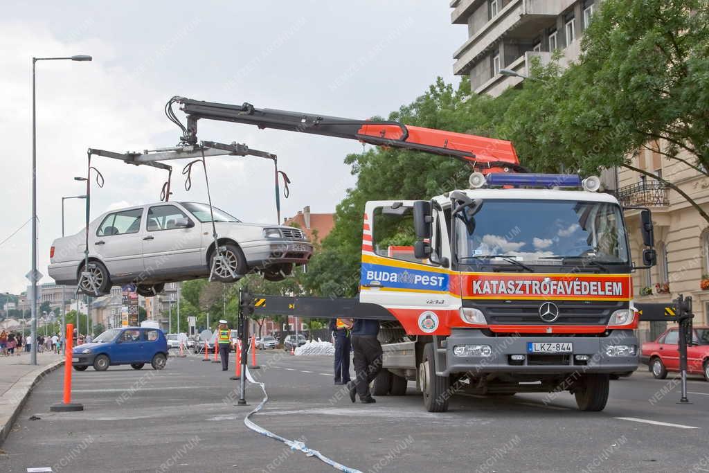 Árvíz - Budapest - Munkában a Katasztrófavédelem