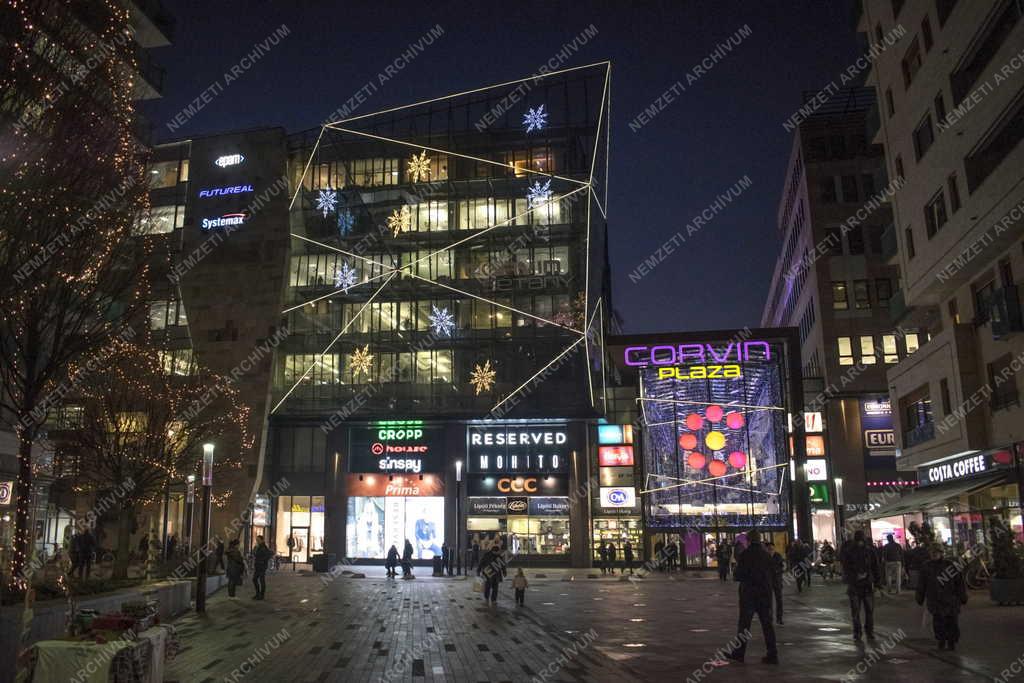 Városkép - Budapest - Corvin Plaza