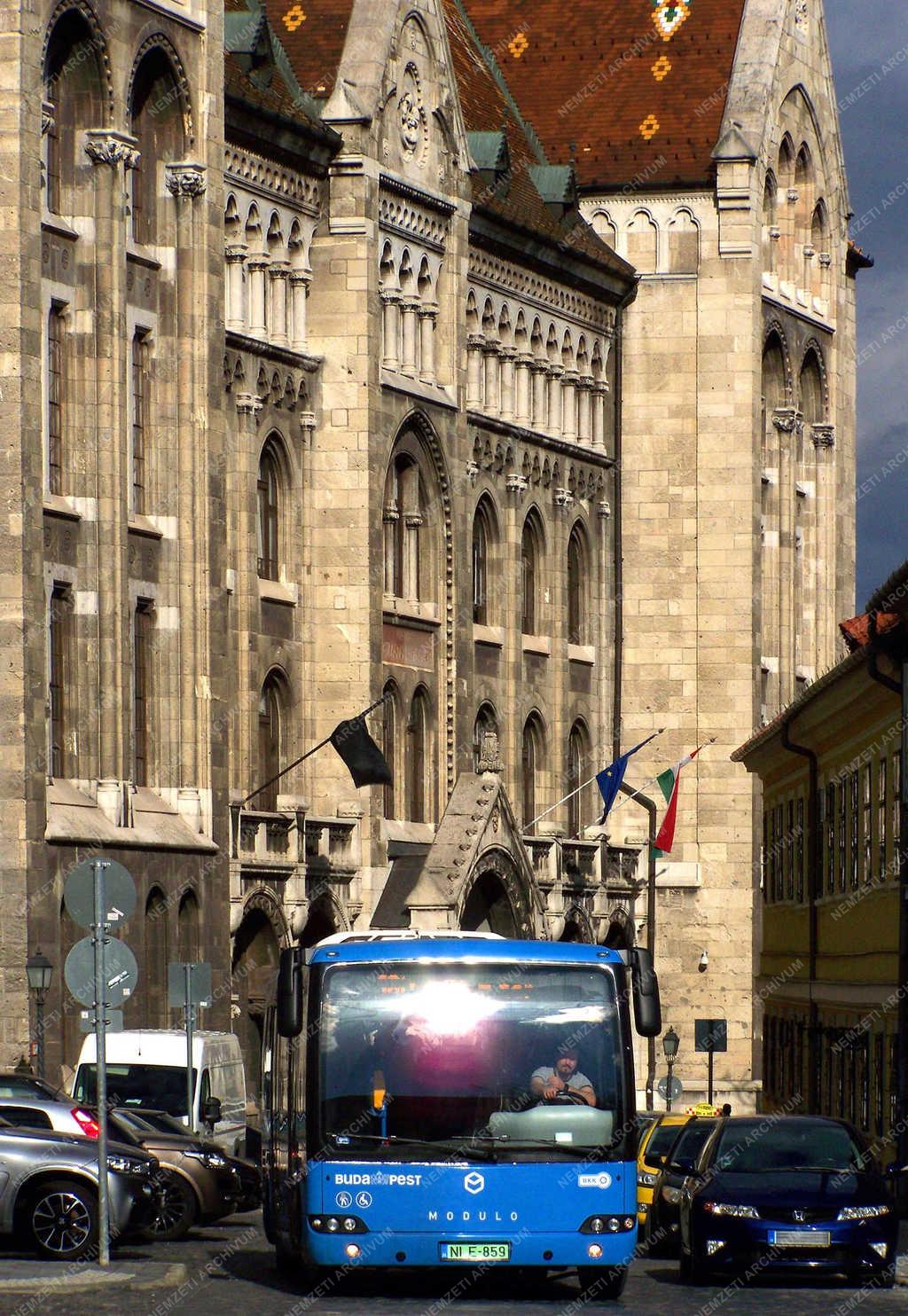 Környezetvédelem - Budapest - Elektromos hajtású autóbusz a Várban