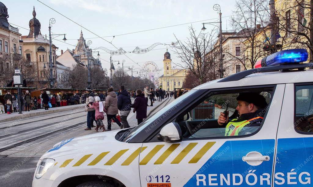 Közbiztonság - Debrecen - Rendőrök és katonák együttműködése 