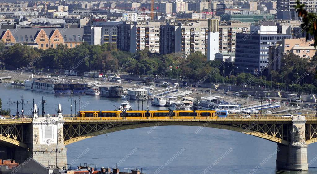 Városkép - Budapest - A Margit híd látványa a Vár irányából