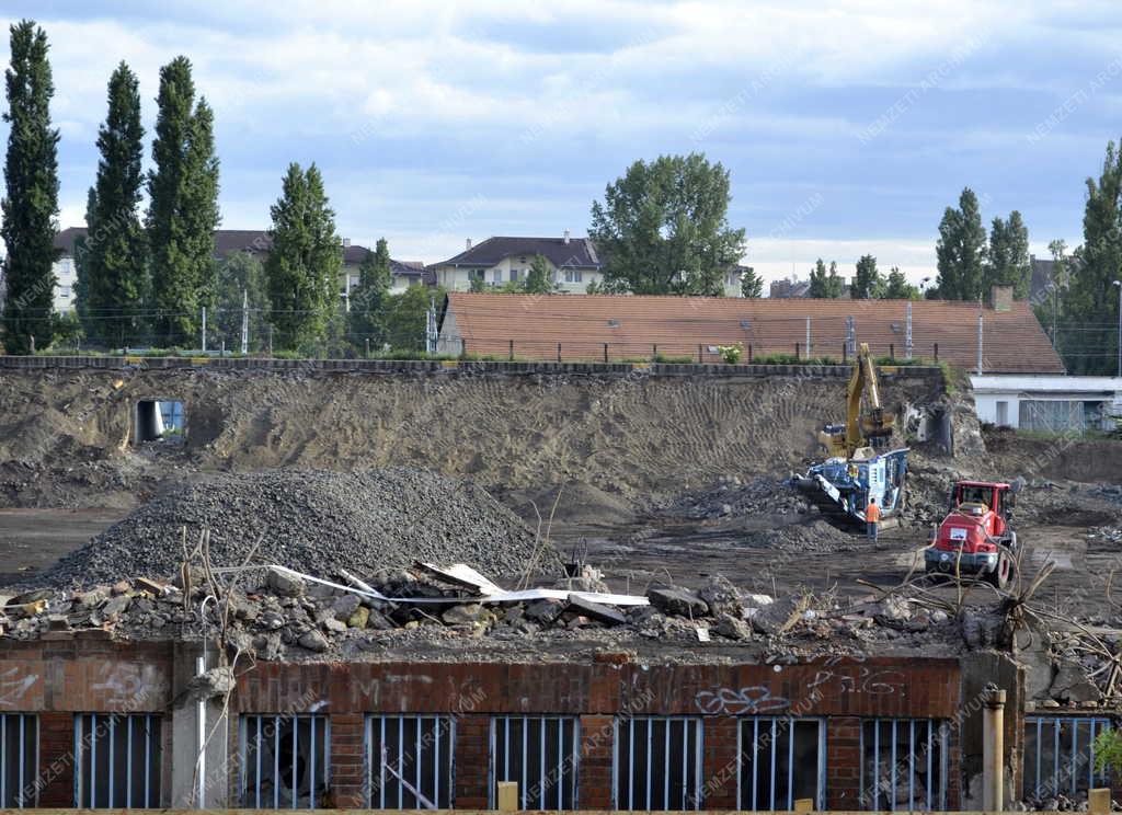Épületbontás - Budapest - Bontják a Hidegkuti Nándor Stadiont