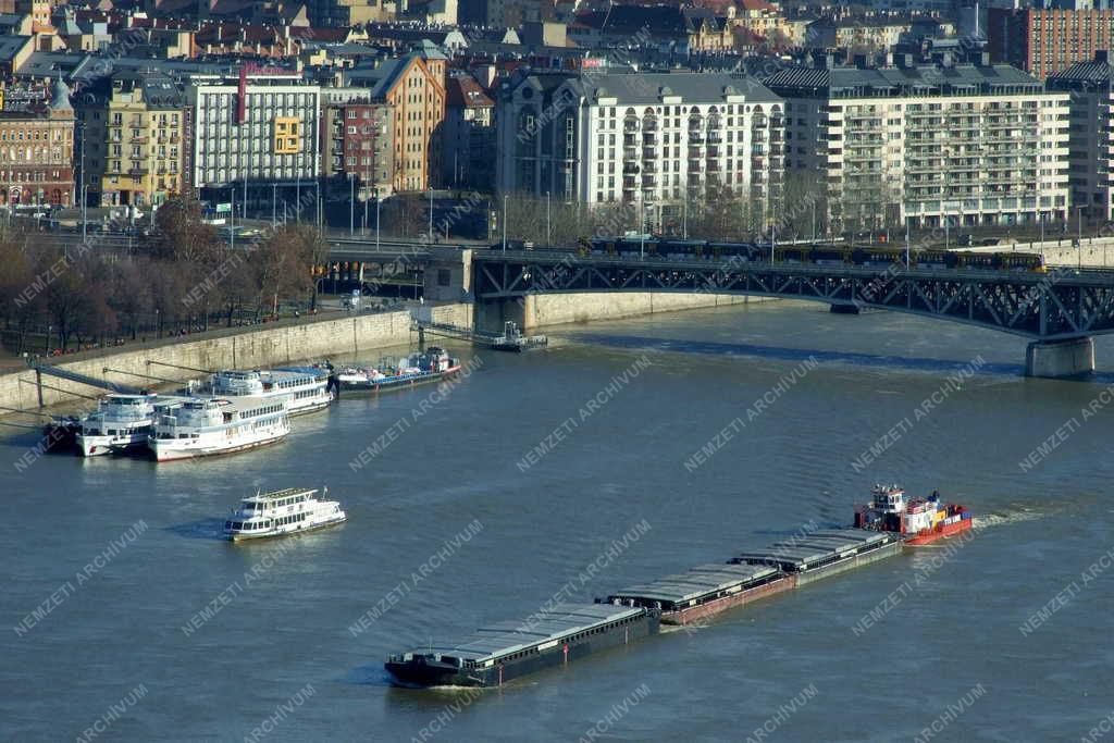 Városkép - Budapest - Teherszállítás a Dunán